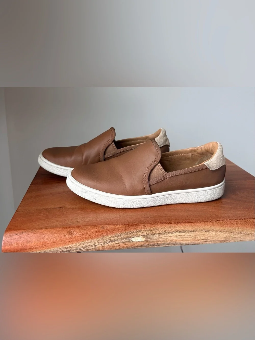 UGG Cas Chestnut Brown Smooth Leather Slip On Trainer Low Top Sneakers Shoes 7